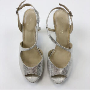 NATURALIZER Silver Metallic Peep Toe Strappy Shoe Size 6.5